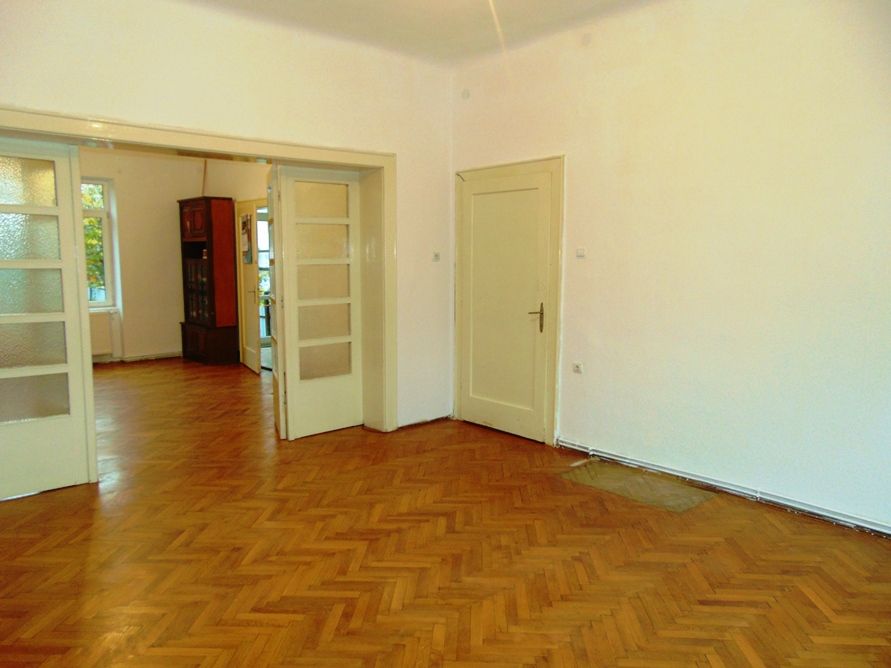 Apartament la casa cu curte separata de vanzare, zona Dumbravii Sibiu
