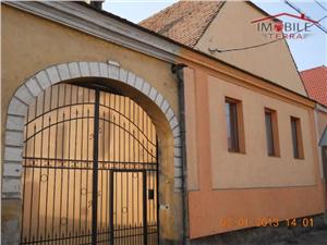 Casa saseasca modern amenajata in Apoldul de Sus