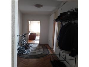 Apartament 3 camere de vanzare in Sibiu, zona Turnisor