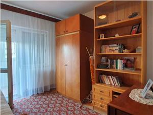 Apartament spatios cu 3 camere mobilat in Vasile Aaron