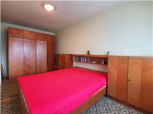 Apartament spatios cu 3 camere mobilat in Vasile Aaron