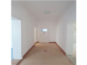 Spatiu de inchiriat D+P langa Centrul de Afaceri si Stadion