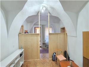 Apartament cu 3 camere si gradina in centrul istoric Sibiu