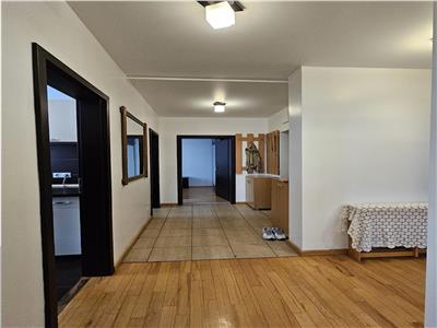 Apartament 3 camere, etaj 1 la vila de inchiriat Sibiu