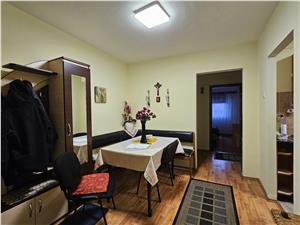 Apartament 3 camere decomandat cu pivnita de vanzare in Vasile Aaron