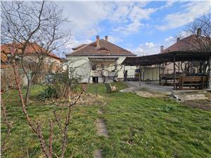 Casa cu 900 mp teren zona Calea Poplacii aproape de Parcul Sub Arini