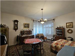 Casa cu 900 mp teren zona Calea Poplacii aproape de Parcul Sub Arini