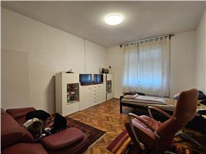 Casa cu 900 mp teren zona Calea Poplacii aproape de Parcul Sub Arini