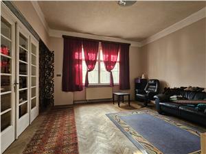 Casa cu 900 mp teren zona Calea Poplacii aproape de Parcul Sub Arini