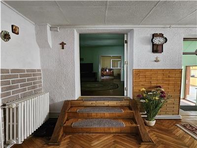 Casa spatioasa cu 2 apartamente zona Lupeni Sibiu