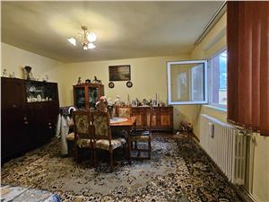 Casa spatioasa cu 2 apartamente zona Lupeni   Sibiu