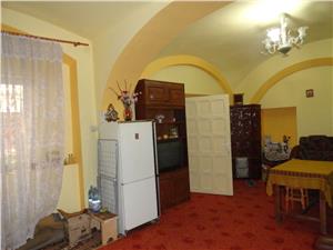 Apartament 3 camere de vanzare situat pe Balcescu