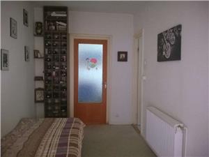 Vand apartament cu 2 camere zona Biserica Mihai Viteazul