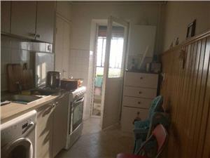 Vand apartament cu 2 camere zona Biserica Mihai Viteazul