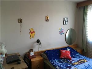 Apartament 3 camere semidecomandat zona Dumbravii