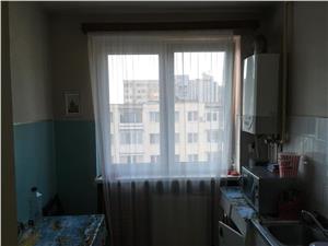 Apartament 3 camere semidecomandat zona Dumbravii