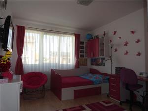 Apartament 3 camere la vila de vanzare in Selimbar