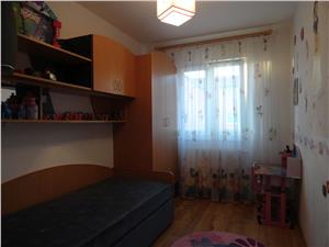 Apartament 3 camere de vanzare in zona Mihai Viteazu