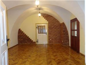 Apartament de vanzare  la casa in zona istorica Sibiu