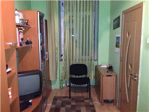 Apartament  la casa cu 3 camere de vanzare in Sibiu