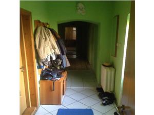 Apartament  la casa cu 3 camere de vanzare in Sibiu
