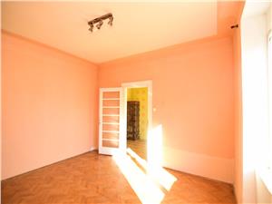 Apartament 3 camere de vanzare in centru istoric Sibiu