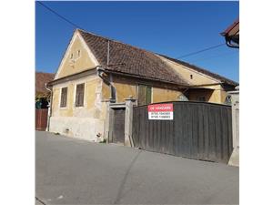 Casa situata in centrul comunei Cristian