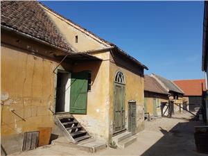 Casa situata in centrul comunei Cristian