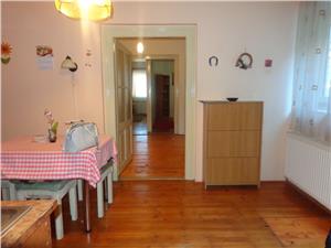 Casa de vanzare singur in curte central   Sibiu