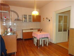 Casa de vanzare singur in curte central   Sibiu