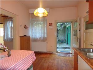 Casa de vanzare singur in curte central   Sibiu