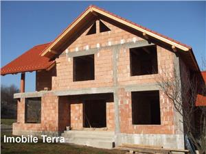 Casa la rosu de vanzare in Tocile   Sibiu cu 5 camere si 730 mp teren