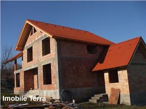 Casa la rosu de vanzare in Tocile   Sibiu cu 5 camere si 730 mp teren